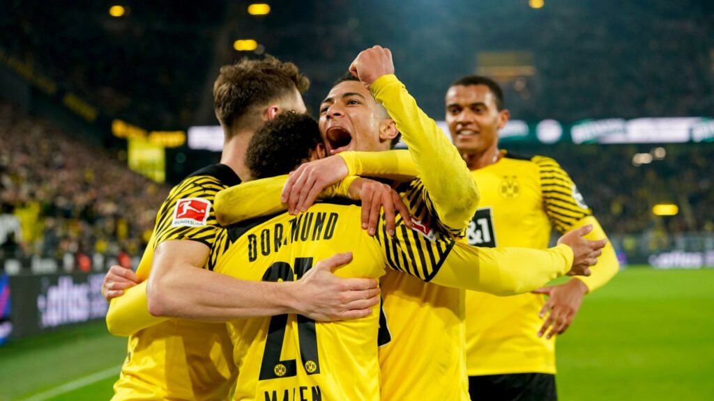 Marco Reus scores late to seal 2-1 win for Borussia Dortmund | Bundesliga